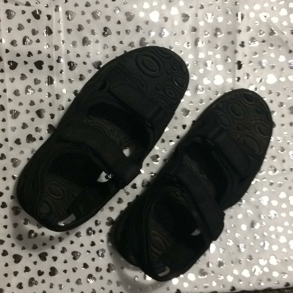 Men’s black sandals